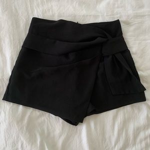 Skort with tie at top